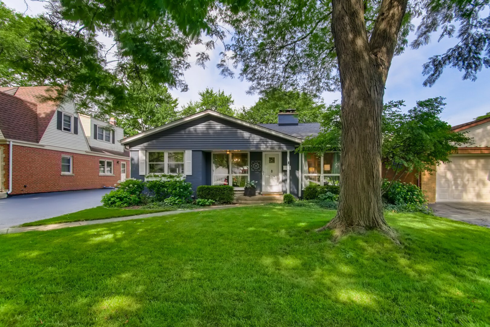 Property Photo:  5424 Woodland Avenue  IL 60558 