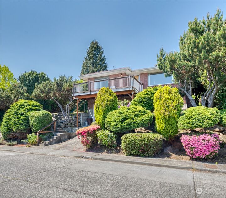 Property Photo: 7311 57th Avenue NE WA 98115