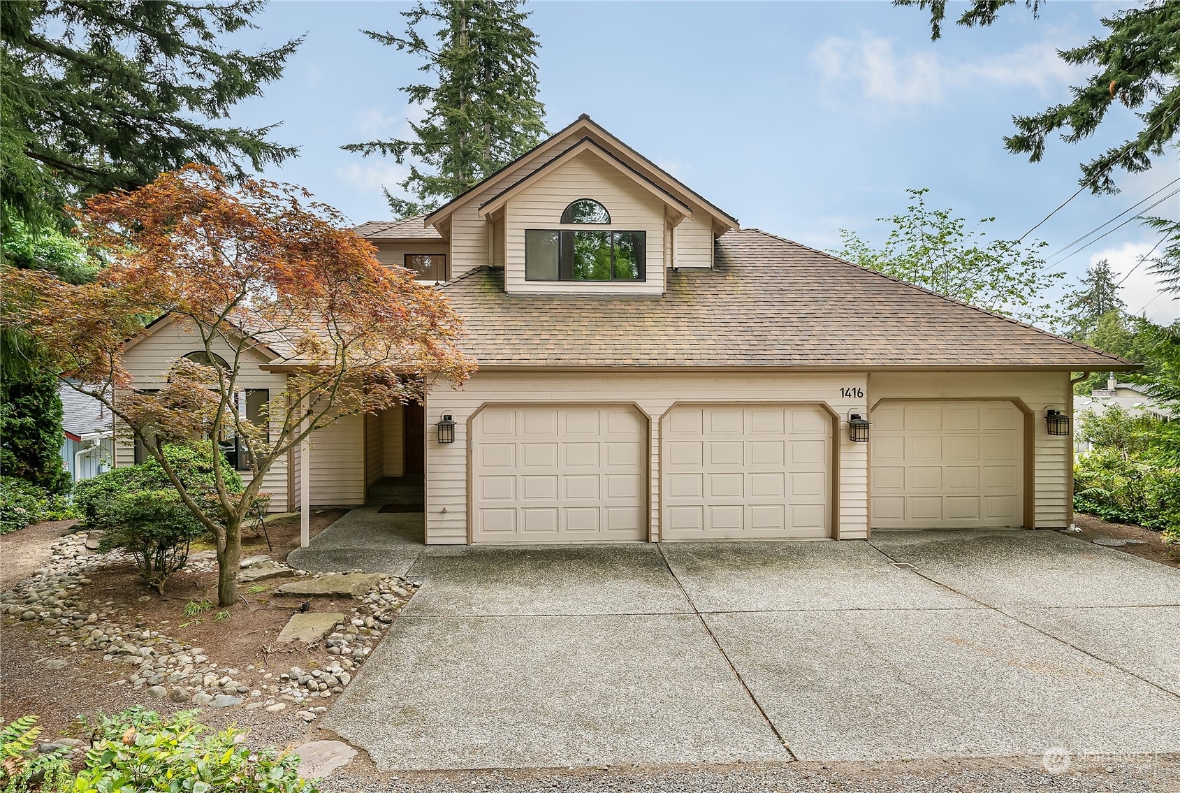 Property Photo:  1416 N Lake Stickney Drive  WA 98087 