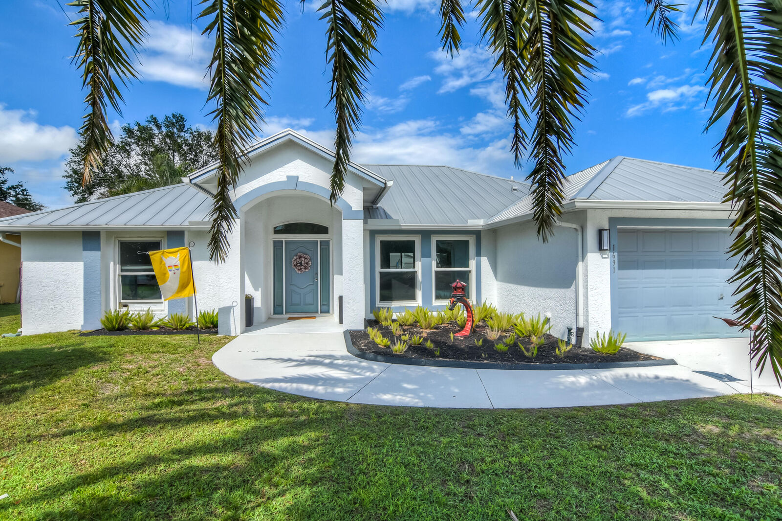 Property Photo:  1691 SW Victor Lane  FL 34984 