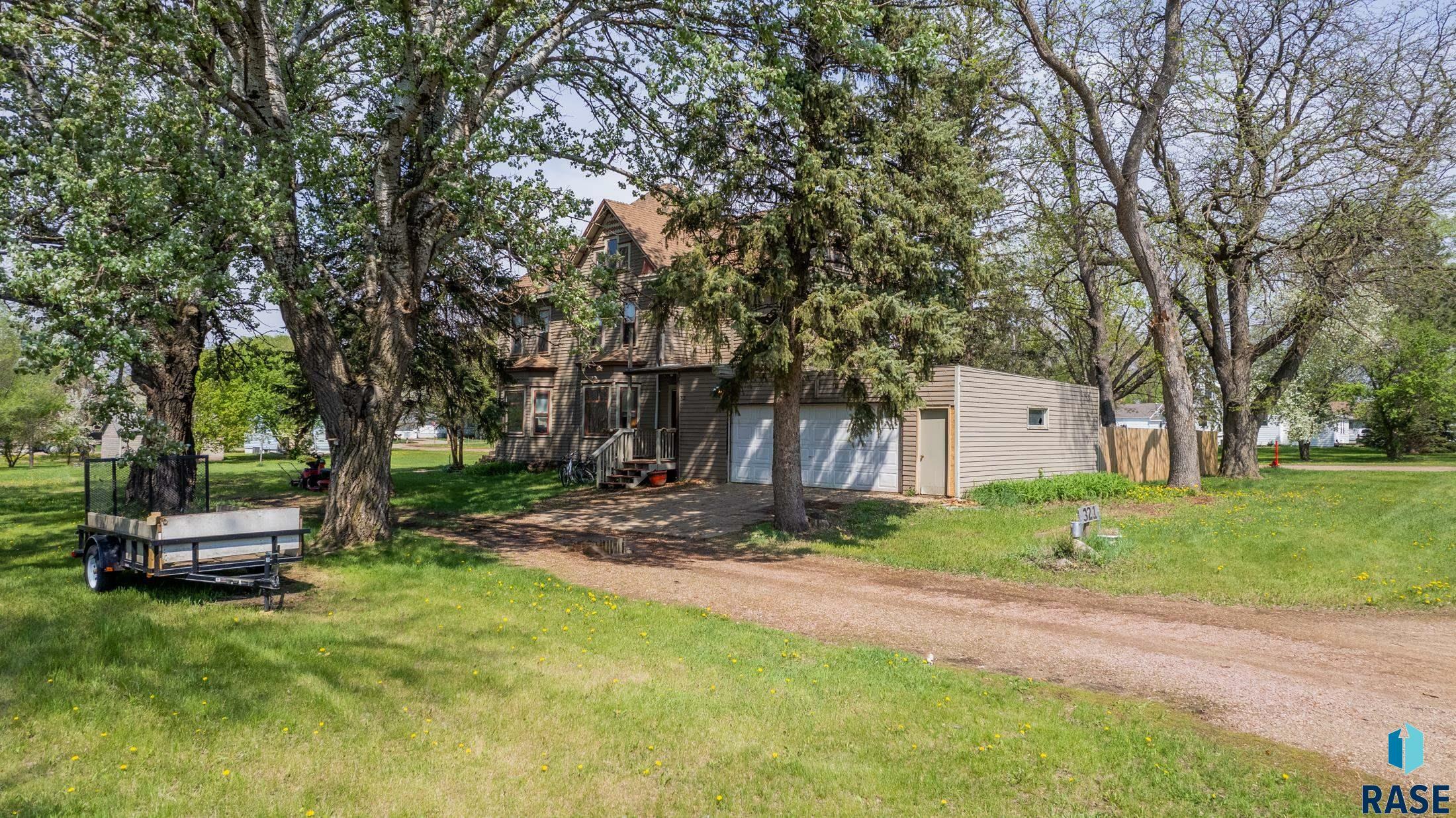 Property Photo: 321 N Cedar St SD 57039-2031