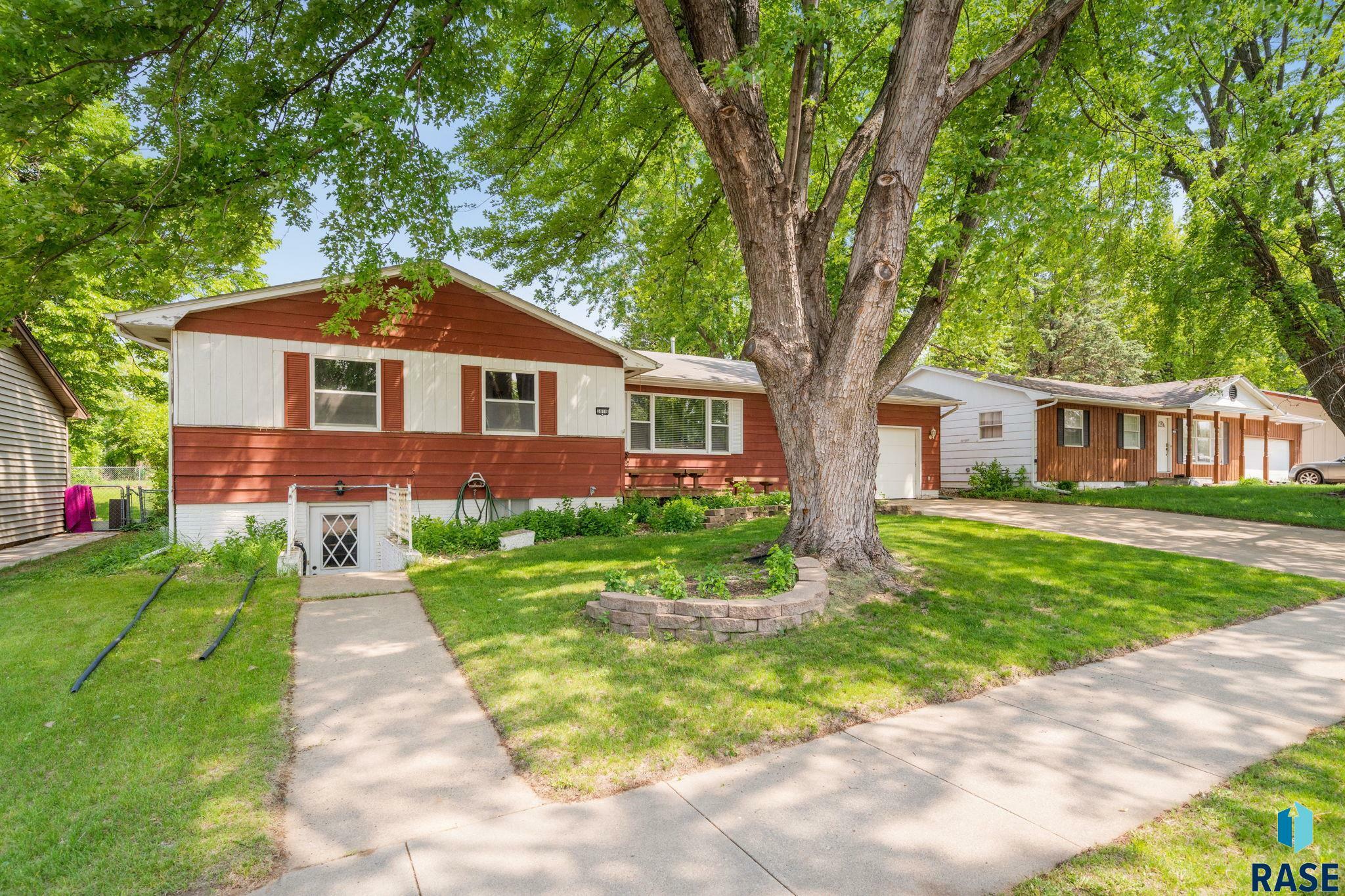 Property Photo:  3816 E Ronning Dr  SD 57103-1150 