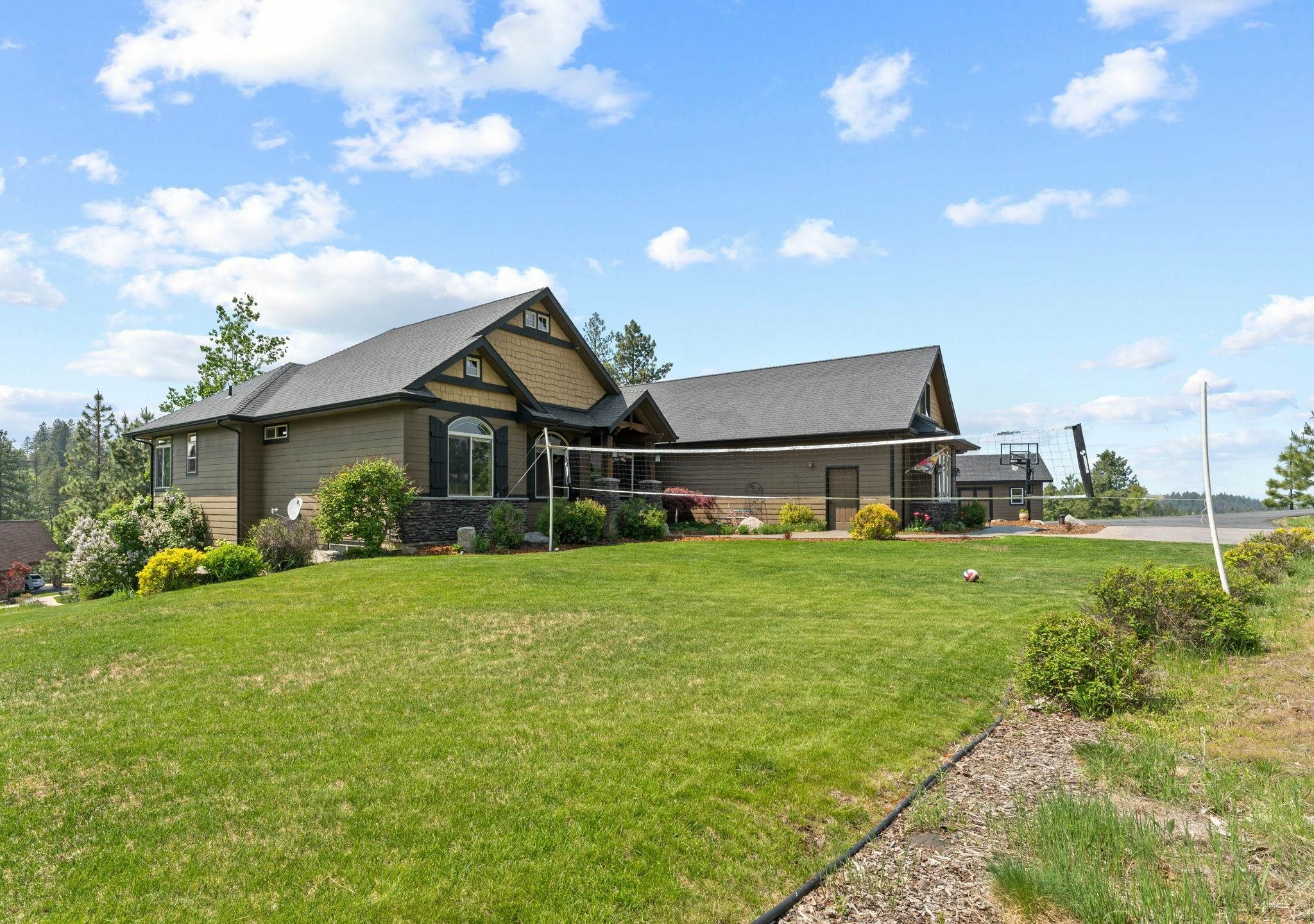 Property Photo: 5011 W Hayden Ln WA 99208