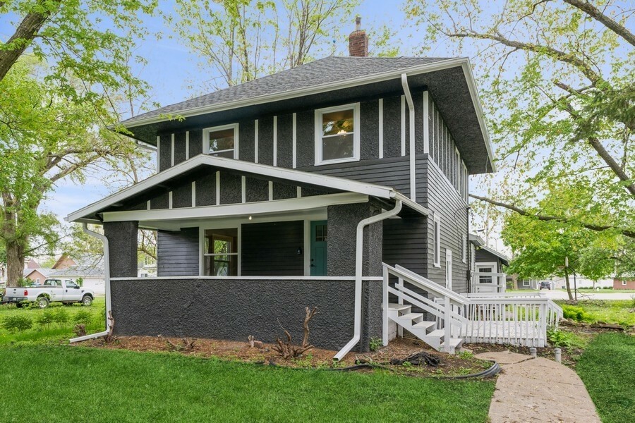 Property Photo:  211 Coover Avenue  IA 50028 