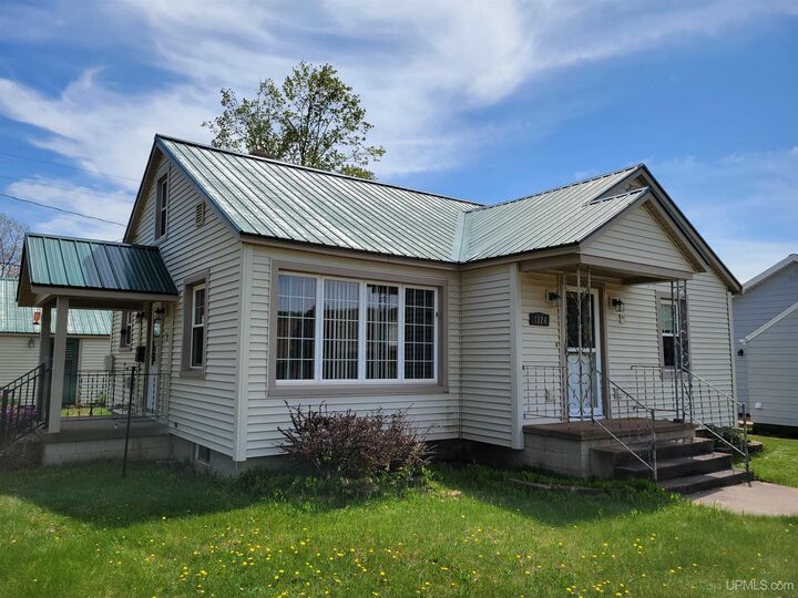 1124 Keewaydin  Negaunee MI 49866 photo