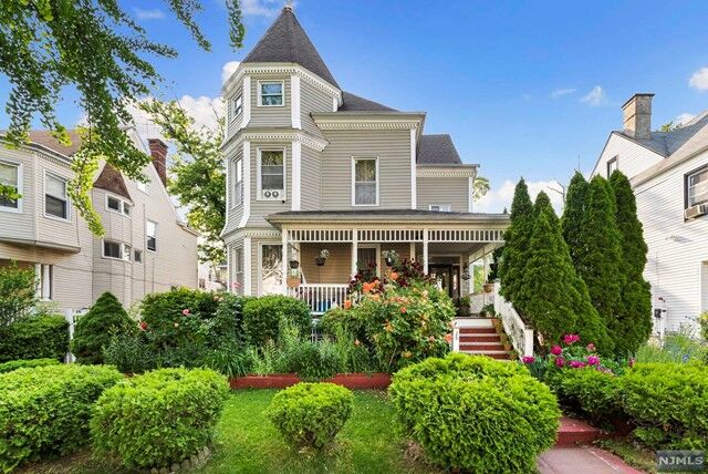 Property Photo:  25 Stockton Place  NJ 07017 