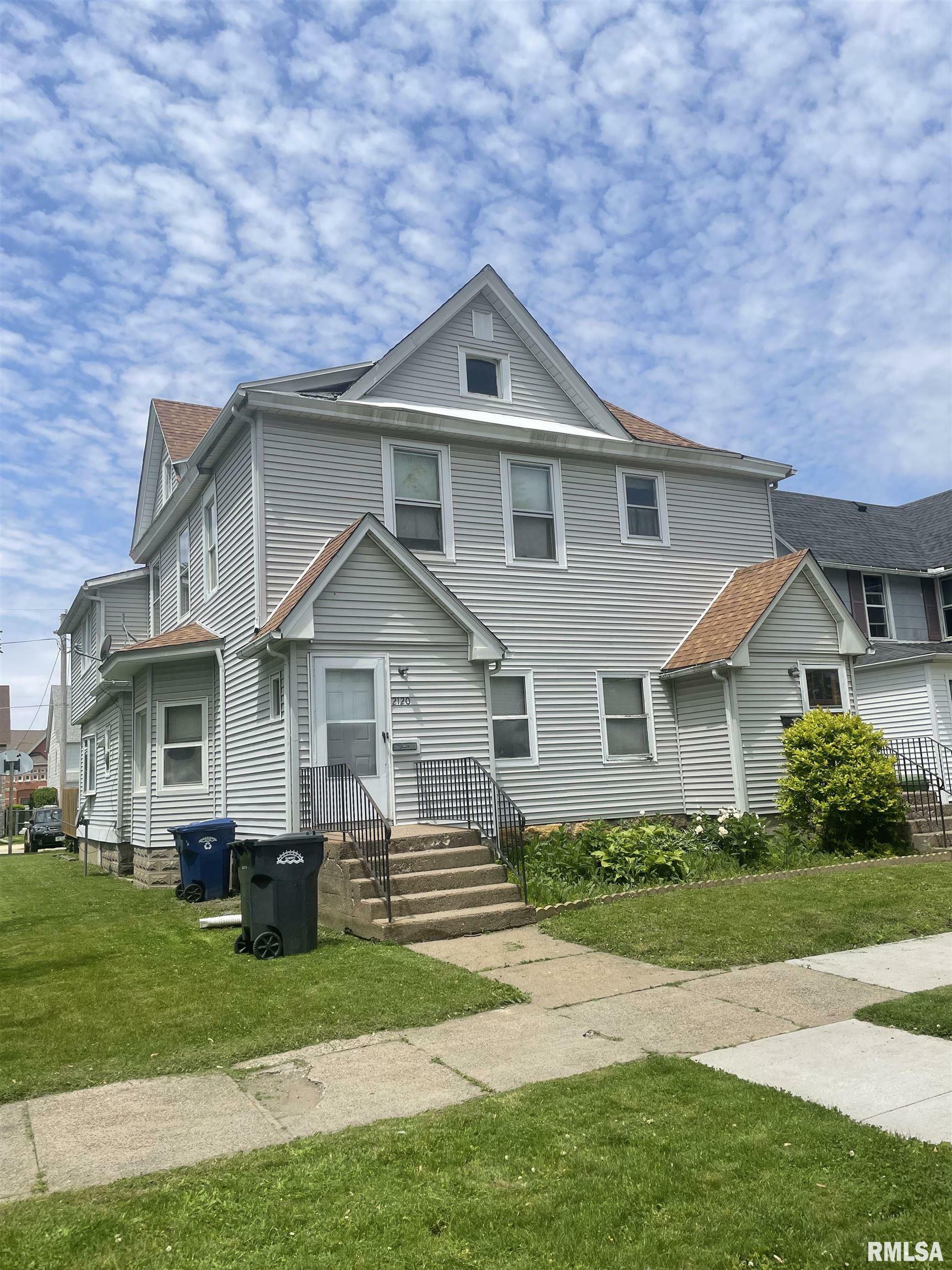 Property Photo:  2120 Roosevelt Street  IA 52732 