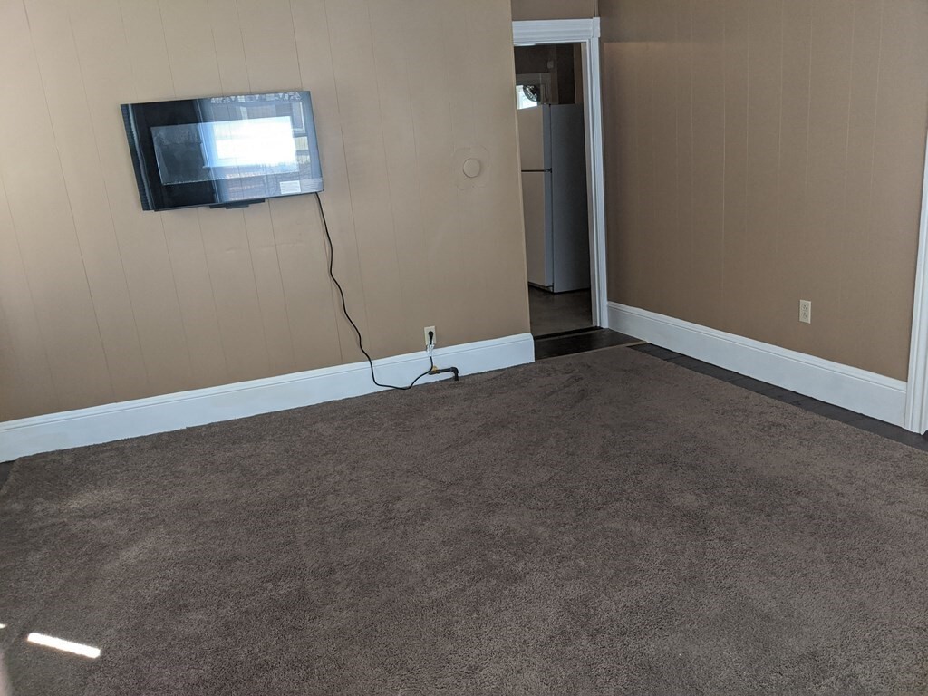 Property Photo: 35 Prospect St 1L MA 01570