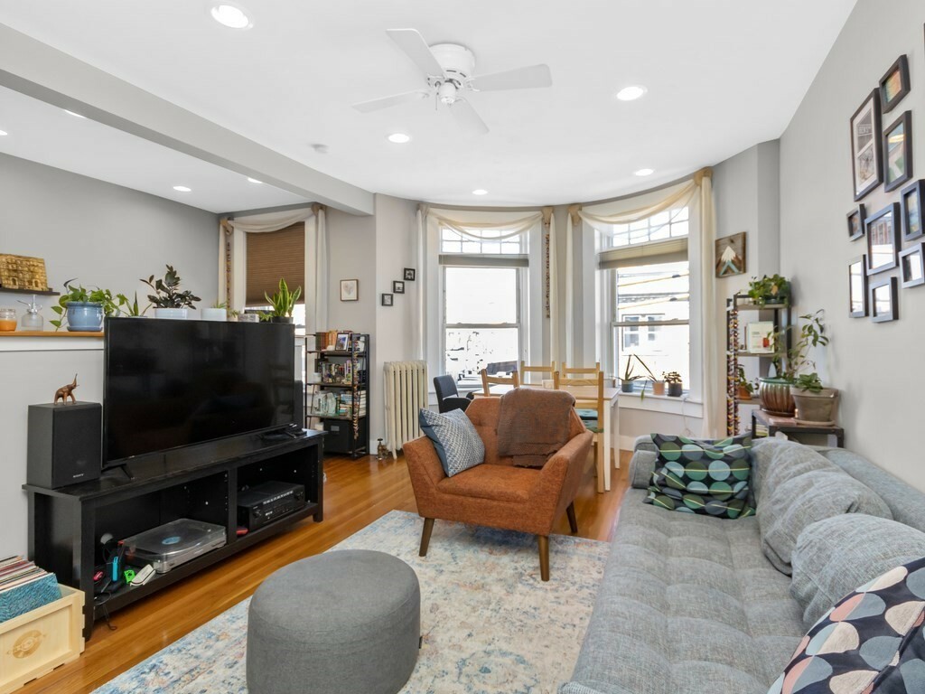 Property Photo:  17 Green Street 5  MA 02446 