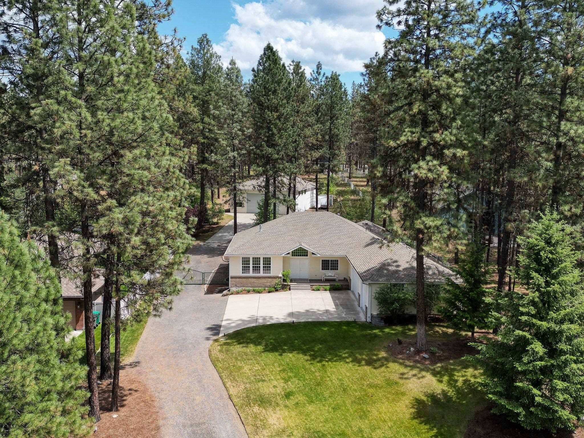 Property Photo: 16704 N Golden Dr WA 99005