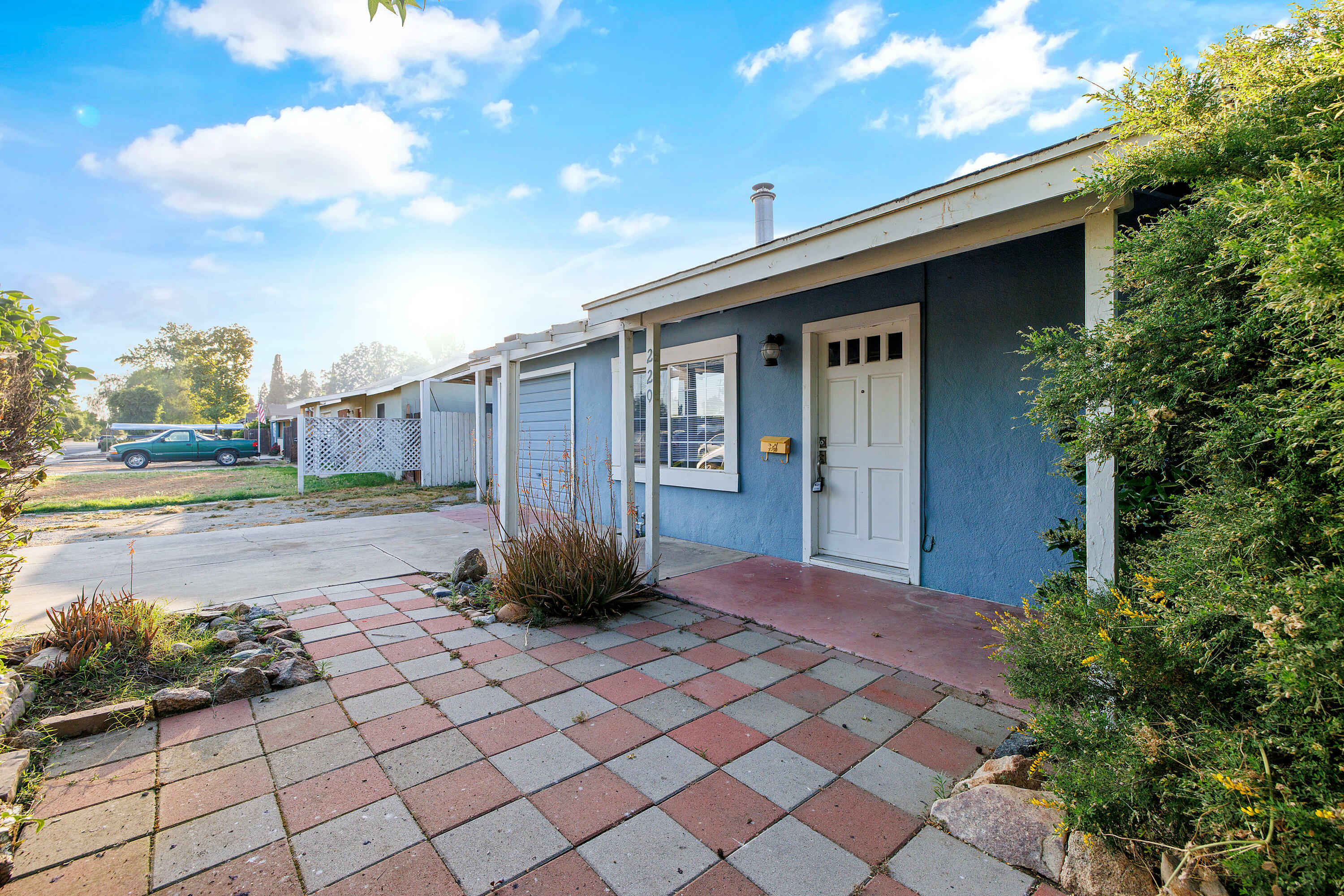 Property Photo:  220 W Howard Avenue  CA 93277 