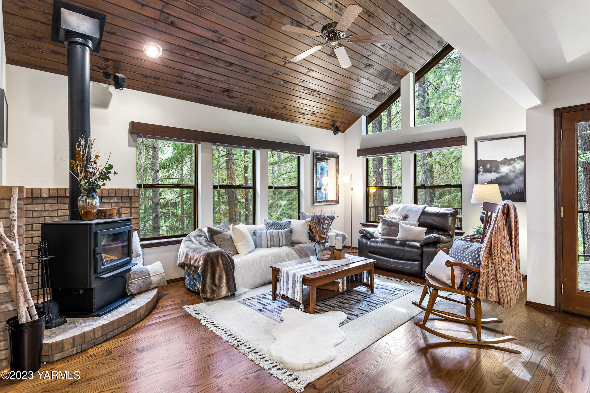 Property Photo: 111 Cliffdell Ln WA 98937