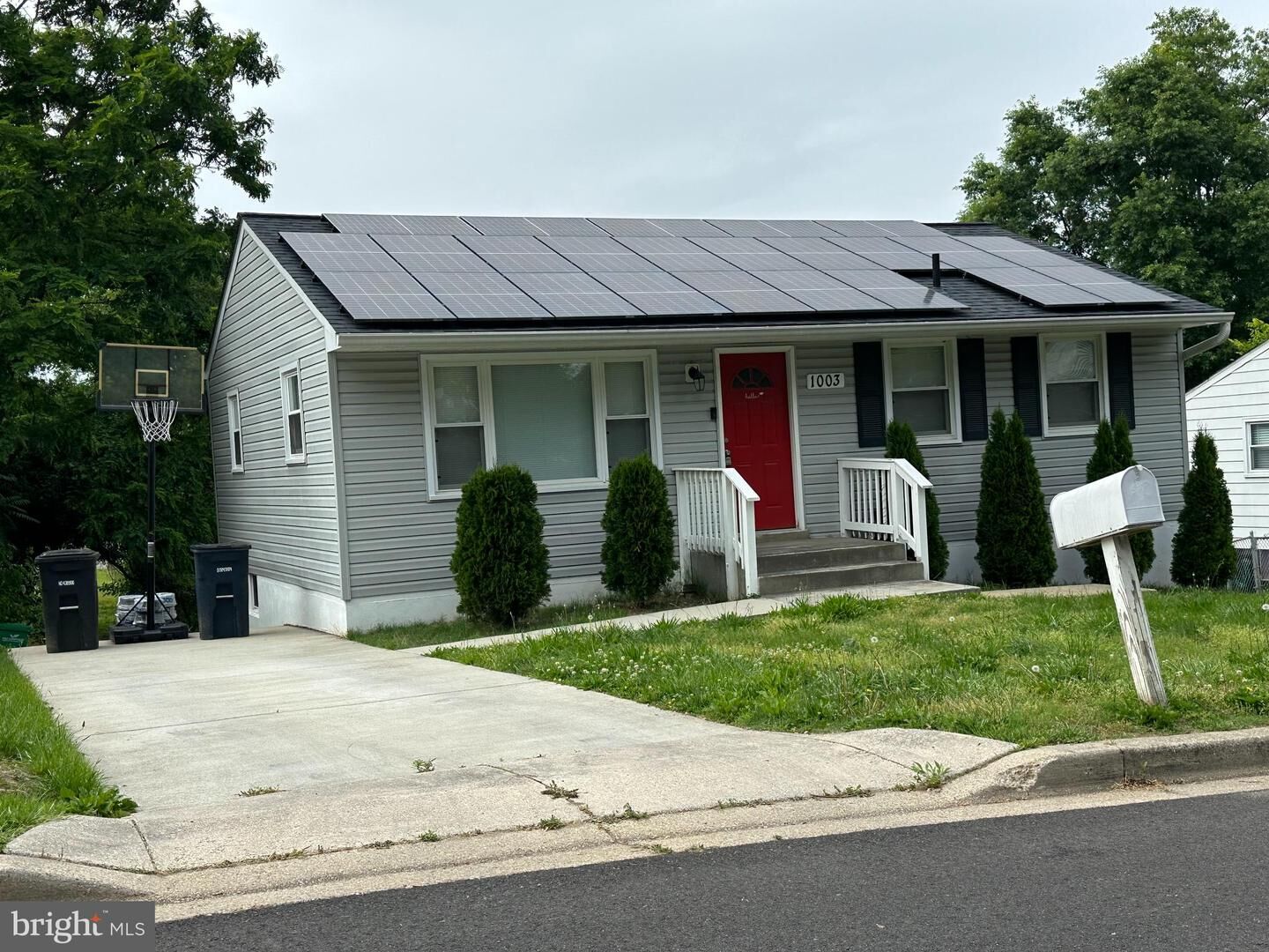Property Photo: 1003 Elfin Avenue MD 20743
