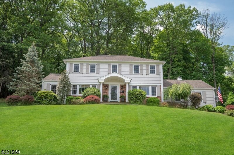 Property Photo:  72 Candlewood Dr  NJ 07974 