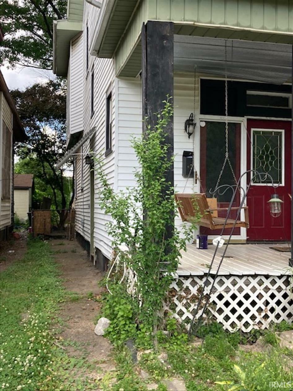 Property Photo: 726 E Gum Street IN 47713