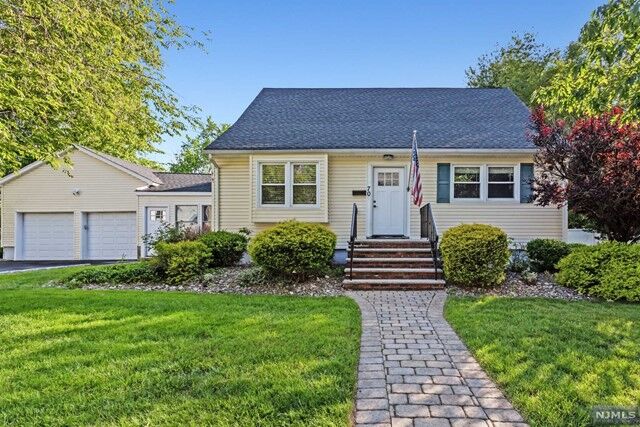Property Photo:  70 Glen Avenue  NJ 07068 