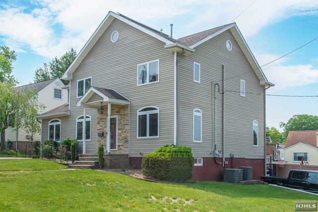 Property Photo:  4 Winslow Place  NJ 07424 