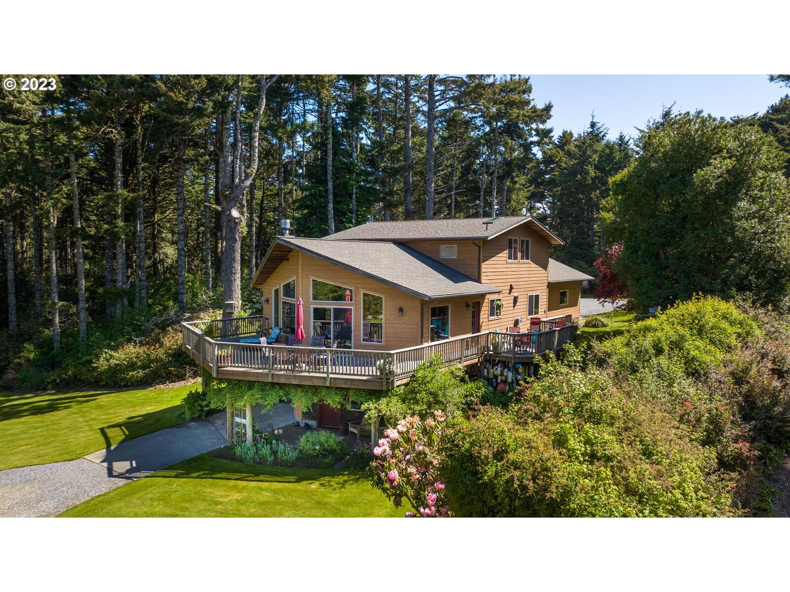 Property Photo:  47577 Leeward St  OR 97450 