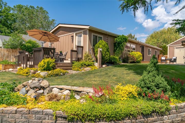 2202 3rd Street NE  East Wenatchee WA 98802 photo