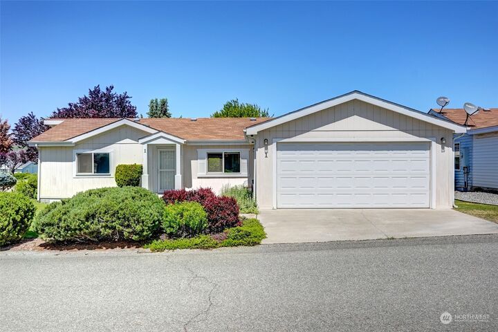 Property Photo: 1 Crystal Place E WA 98841