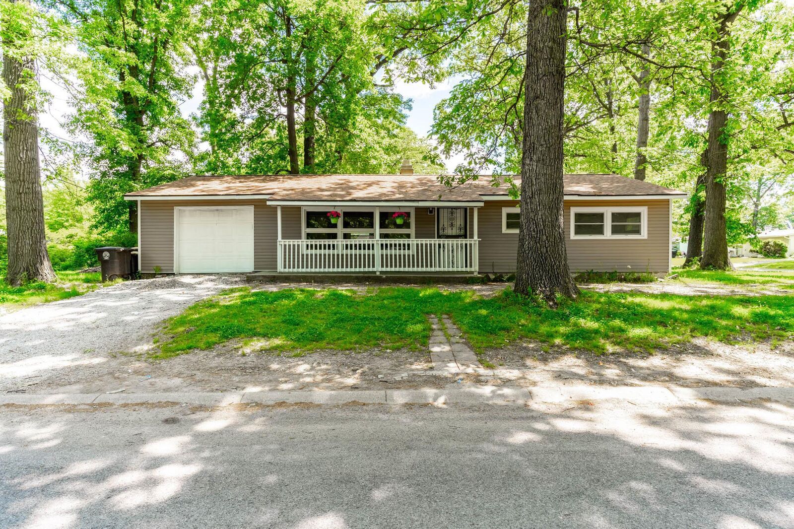 Property Photo:  3315 Fruehauf Drive  IN 46806-1452 