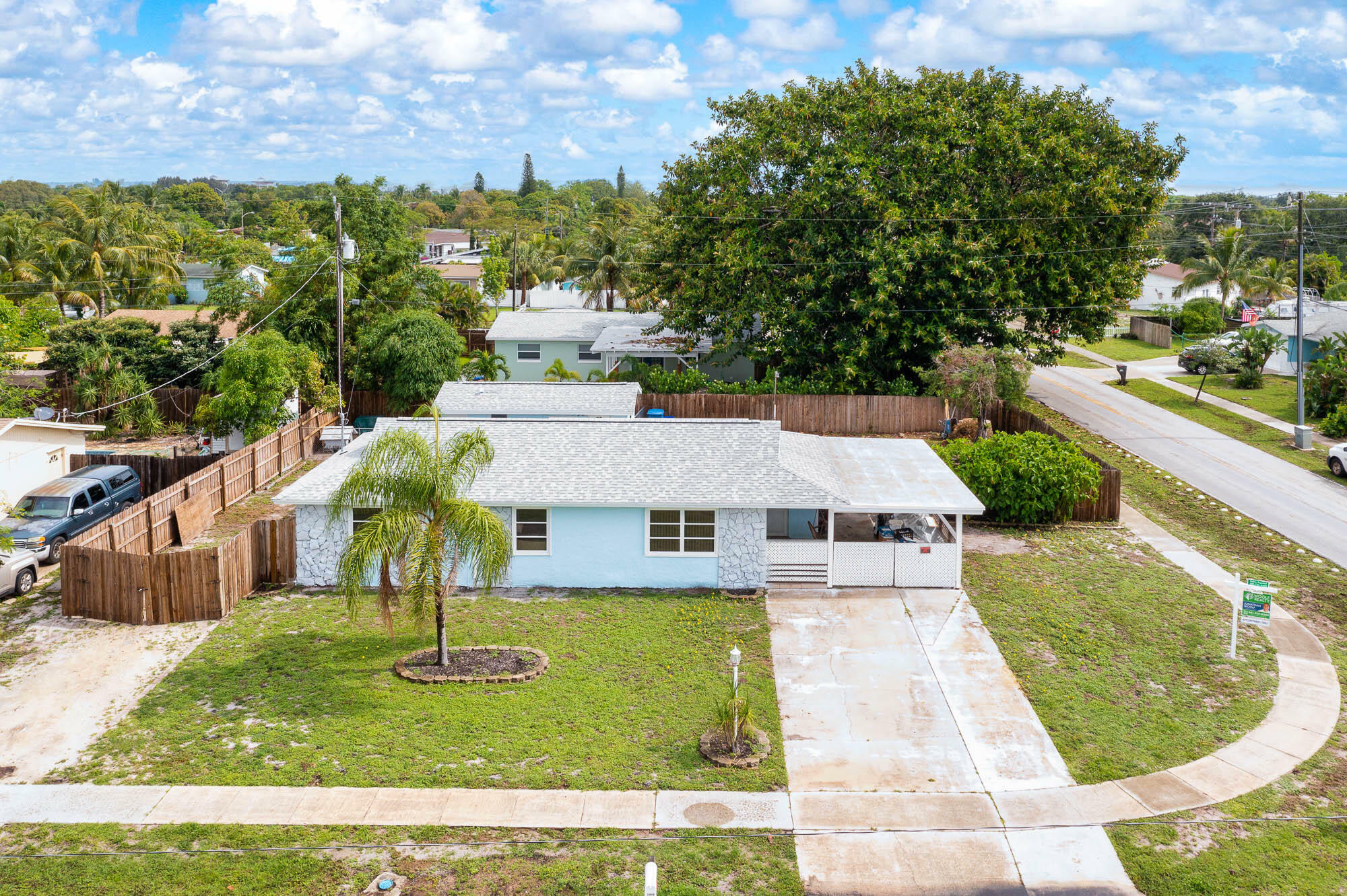 Property Photo: 1403 W Hardee Street FL 33462