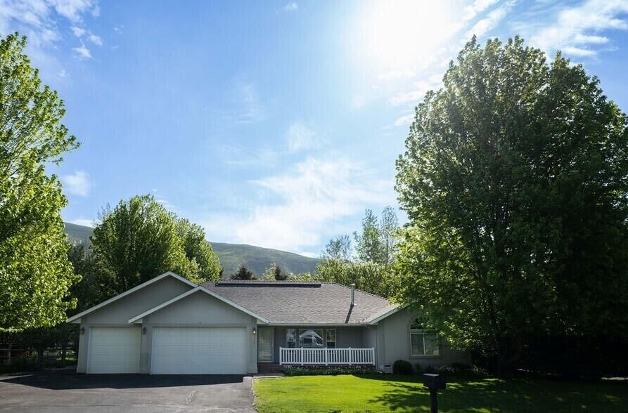 Property Photo:  321 Melrose St  ID 83313 