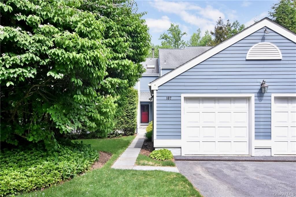 Property Photo:  107 Valleyview Road  NY 10533 