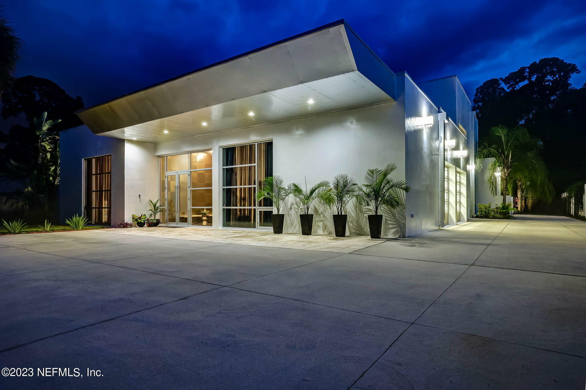 Property Photo: 2926 Scott Mill Ln FL 32223