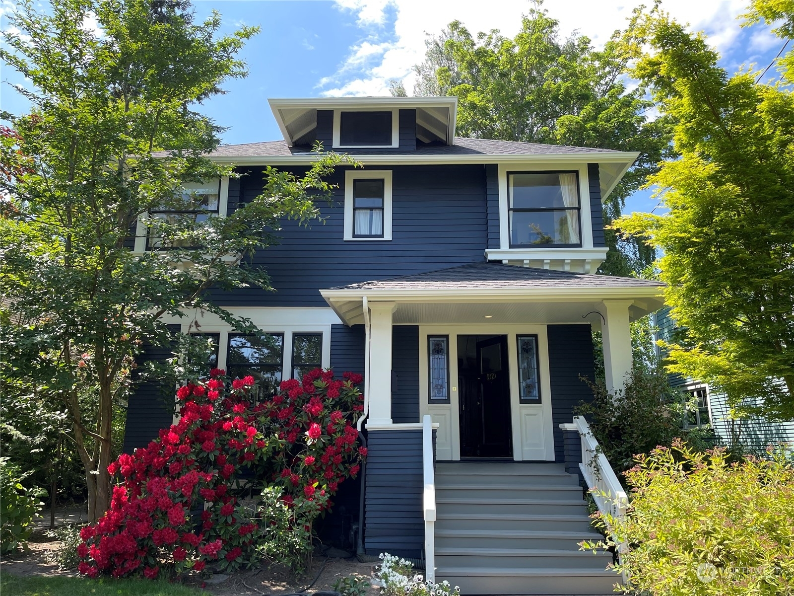 Property Photo:  1819 Warren Avenue N  WA 98109 