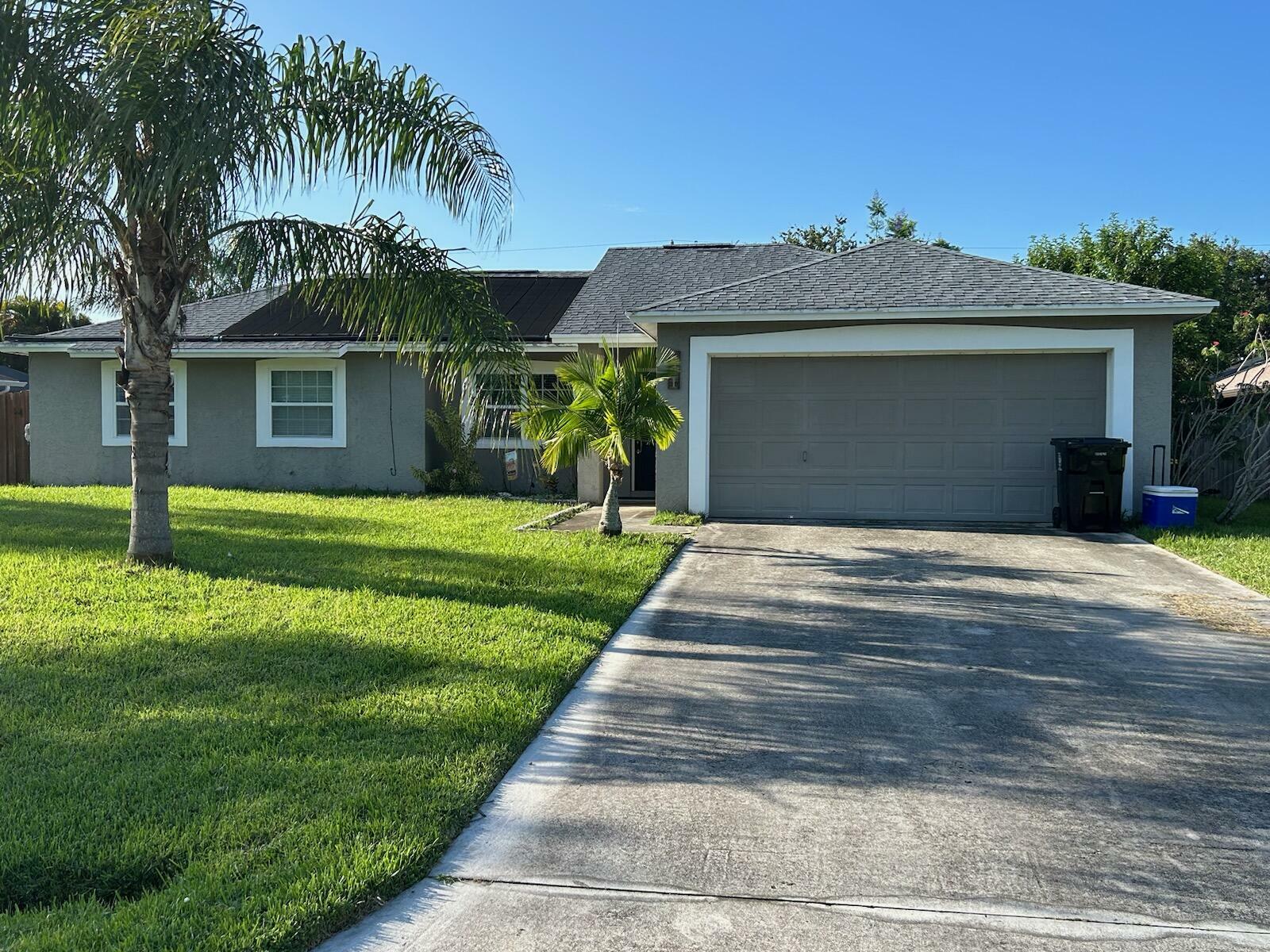 Property Photo:  641 SE Damask Avenue  FL 34983 