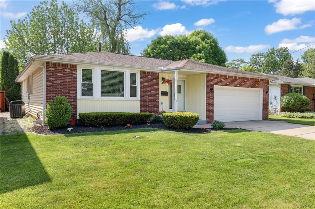 Property Photo:  85 Albert Drive  NY 14086 