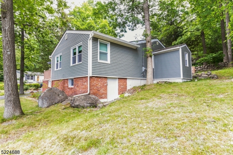 Property Photo: 8 Lakeview Dr S NJ 07419