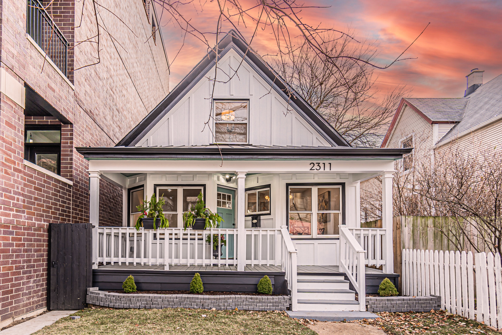Property Photo: 2311 W Foster Avenue IL 60625