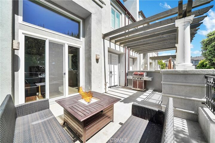 Property Photo:  6258 Surfboard Circle  CA 92648