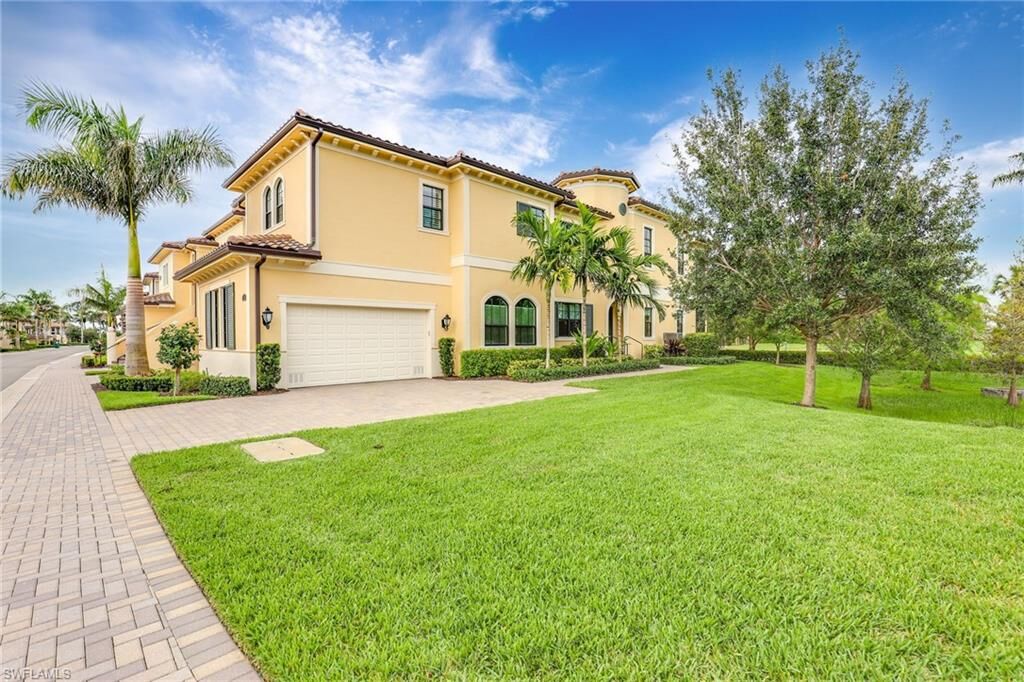 Property Photo: 2473 Breakwater Way 7102 FL 34112
