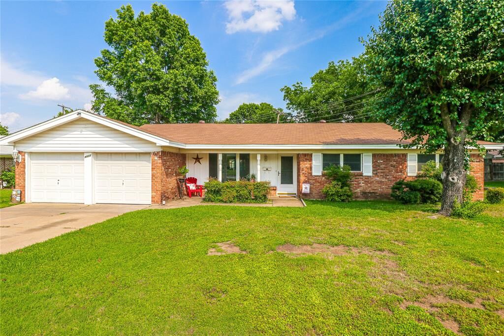 Property Photo: 4904 Katherine Drive TX 76180