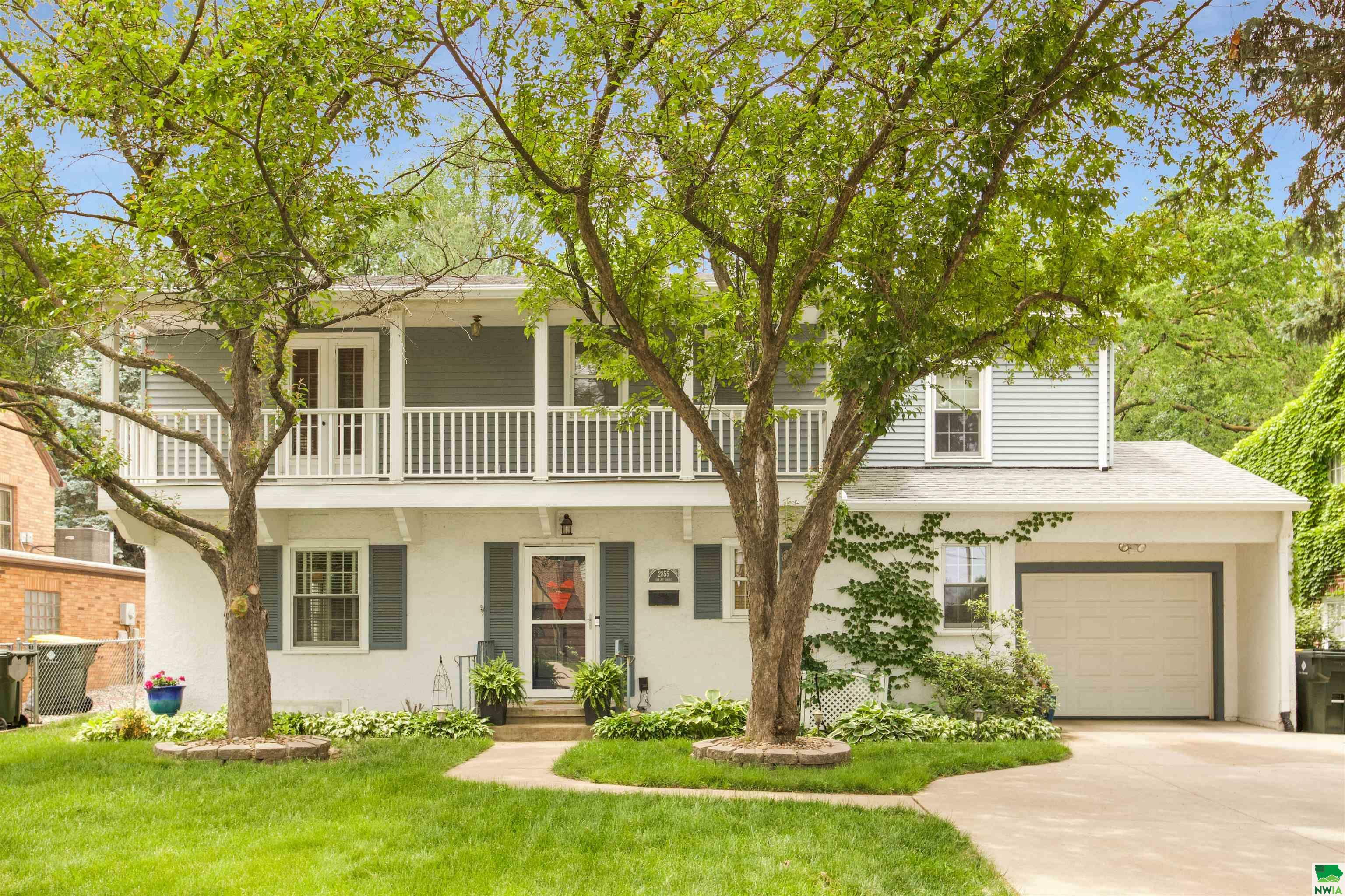 Property Photo:  2855 Valley Drive  IA 51104 