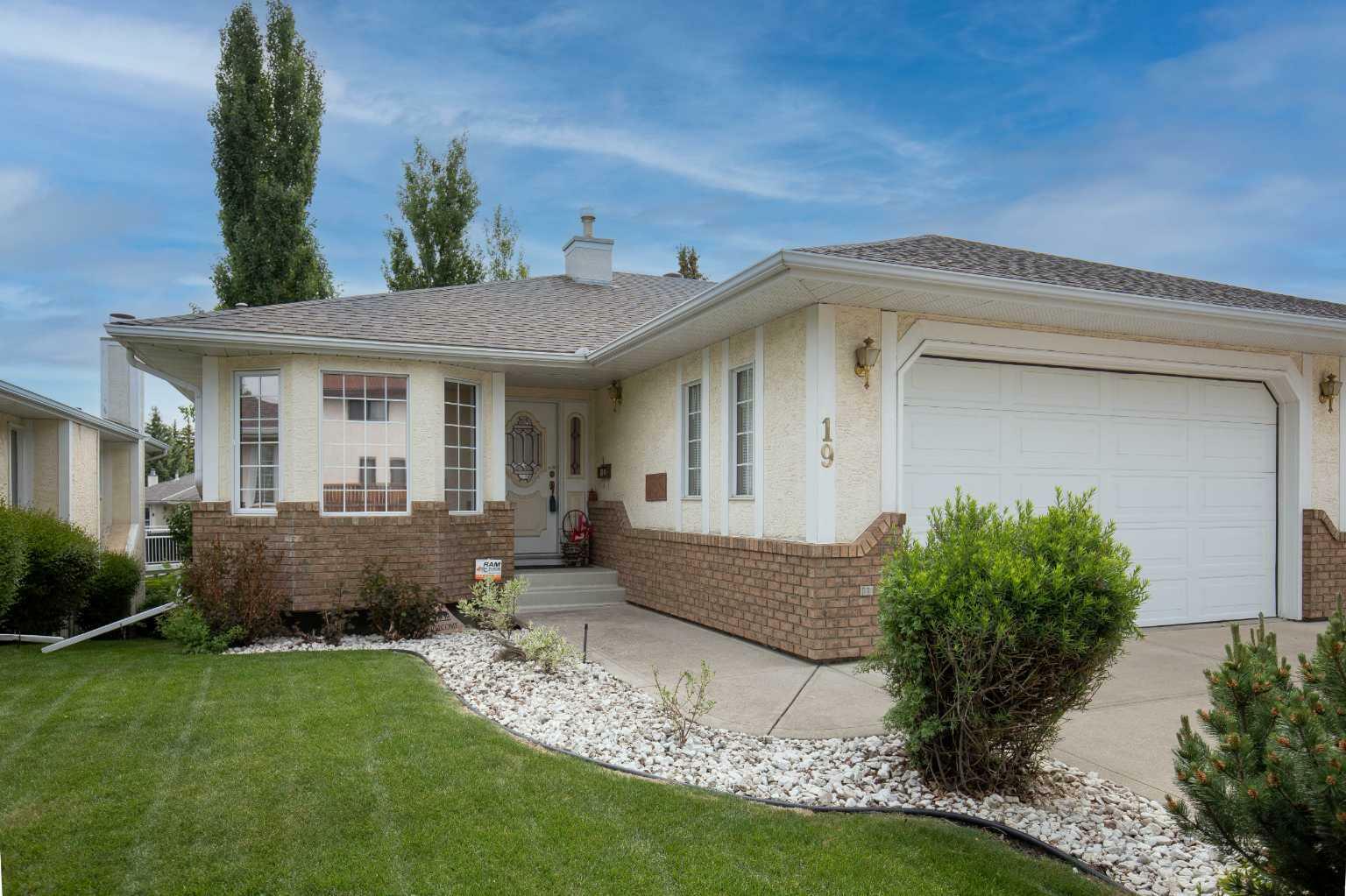 Property Photo: 19, 4901 Farrell Avenue 19 AB T4N 6W2