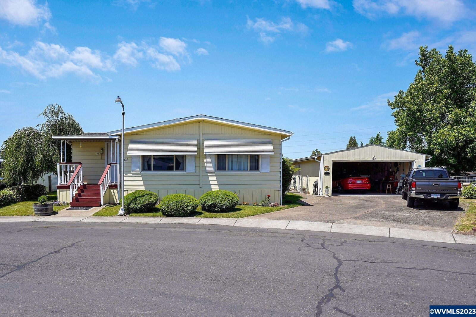 Property Photo: 5355 River (#127) Rd N 127 OR 97303