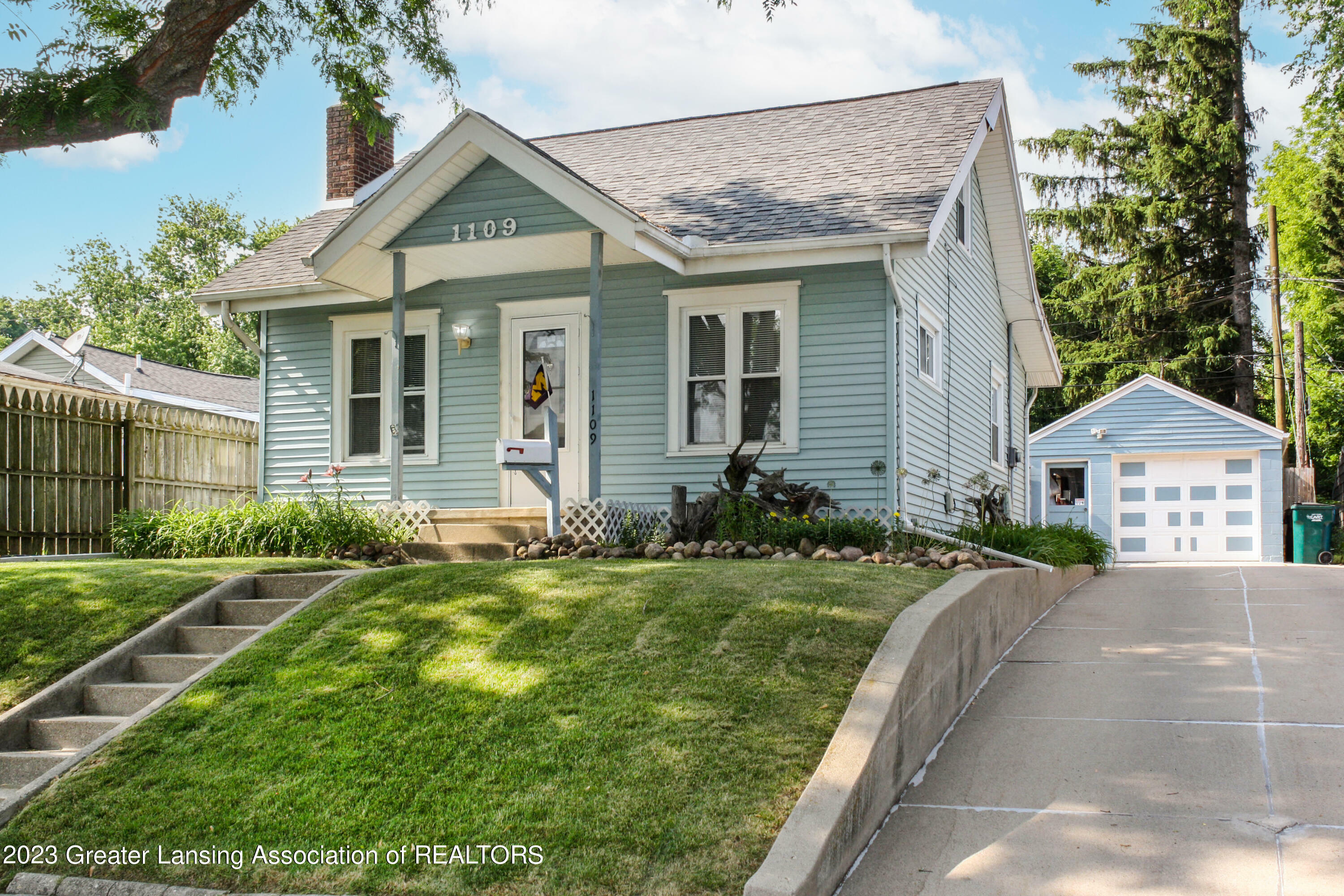 Property Photo:  1109 E Hazel Street  MI 48912 