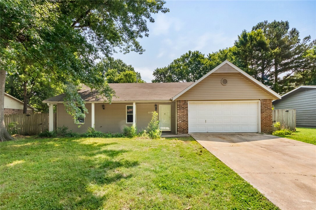 Property Photo:  2230 S Clover Drive  AR 72701 