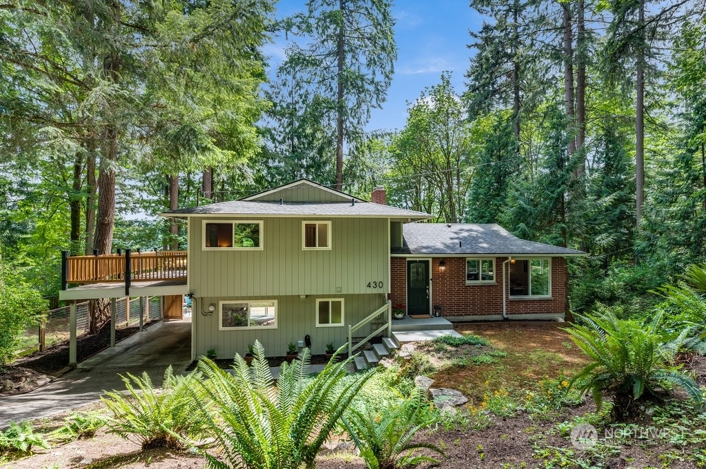 Property Photo: 430 SW Forest Place WA 98027