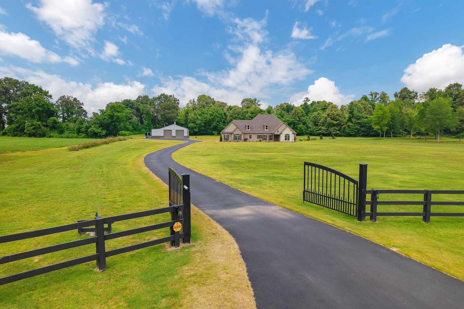 Property Photo:  285 Upper Browns Church Rd  TN 38305 