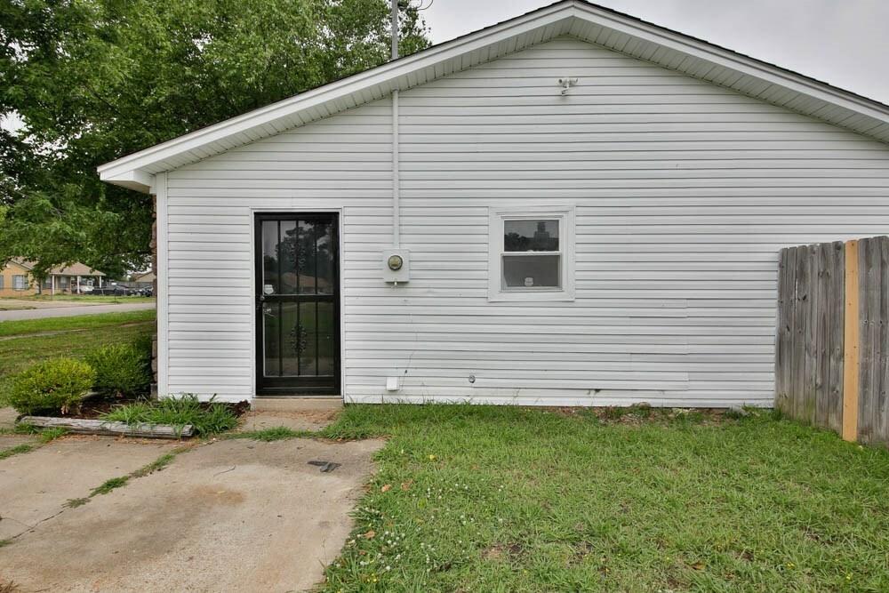 Property Photo:  1102 Barton Avenue  AR 72301 