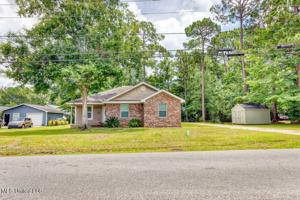 Property Photo:  1800 Dolphin Drive  MS 39553 