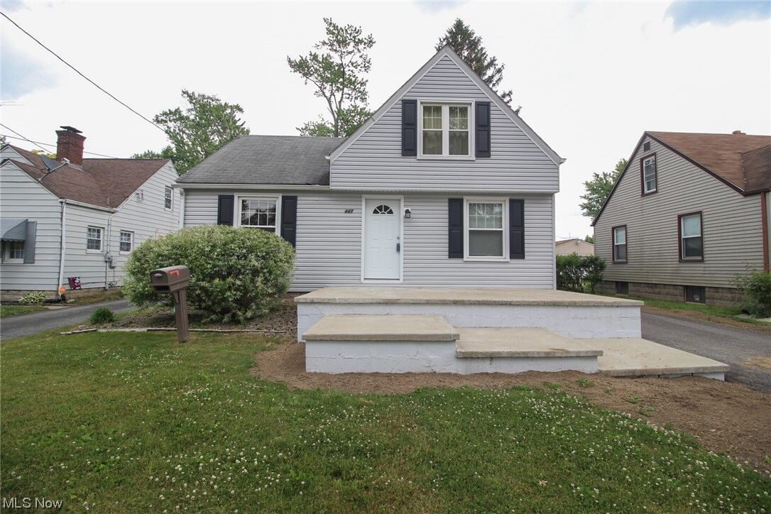 Property Photo:  447 Meadowbrook Avenue SE  OH 44483 