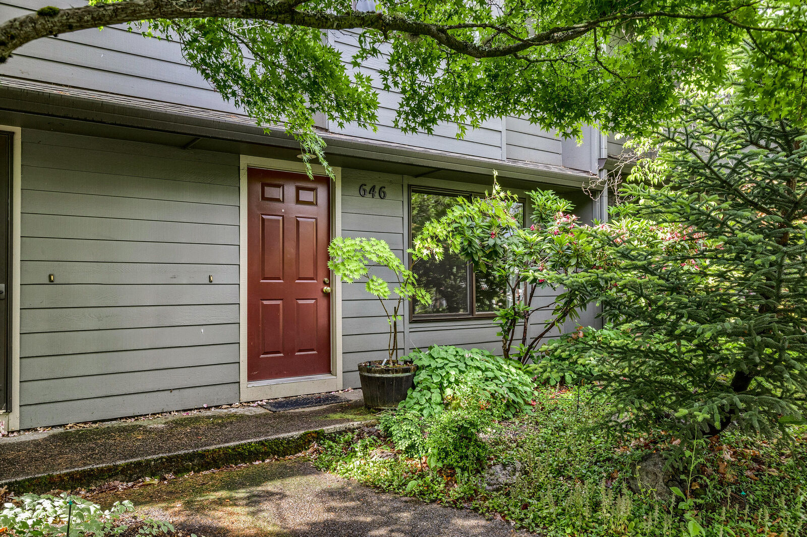 Property Photo: 646 E Main Street OR 97520