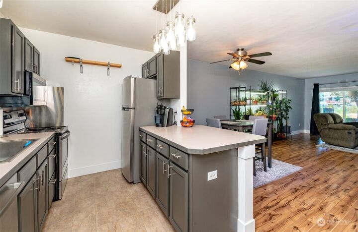 Property Photo: 2812 D Place SE A WA 98002