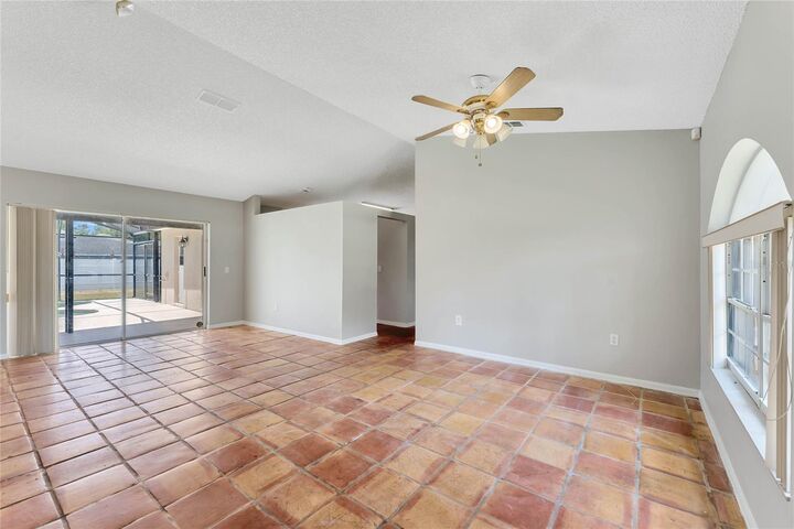Property Photo:  2502 Jasmine Trace Drive  FL 34758 